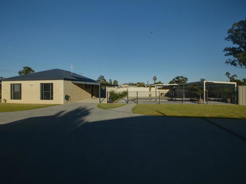 DBJ Holiday Units - Accommodation Yamba 1