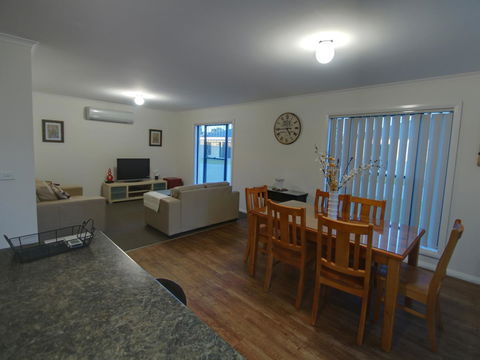 DBJ Holiday Units - Accommodation Yamba 3