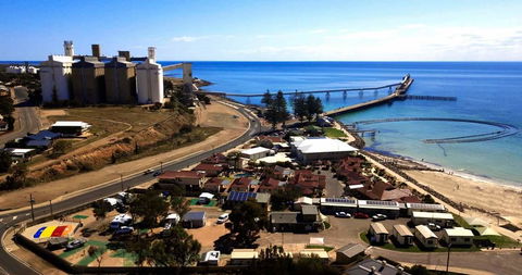Wallaroo Beachfront Tourist Park - Accommodation Yamba 2