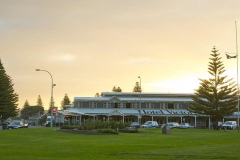 Nightcap At Hotel Victor - Accommodation Yamba 0