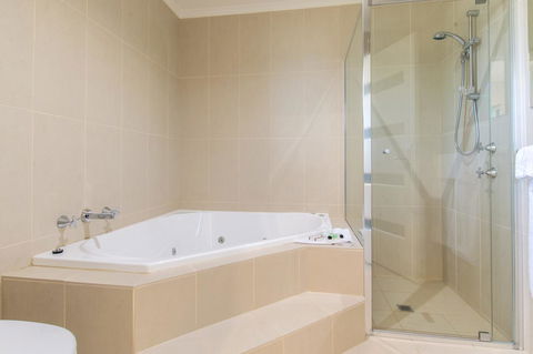Mick O\'Sheas - Accommodation Yamba 22