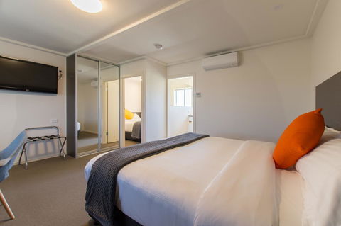 Mick O\'Sheas - Accommodation Yamba 14