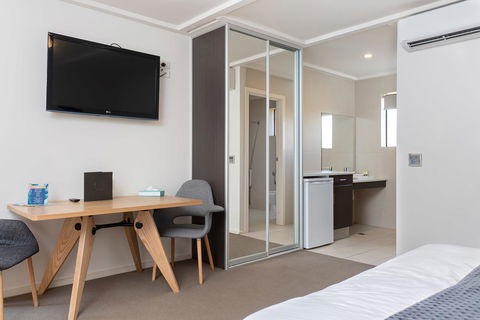 Mick O\'Sheas - Accommodation Yamba 1