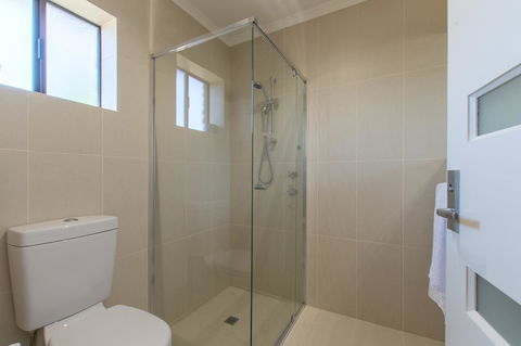 Mick O\'Sheas - Accommodation Yamba 24