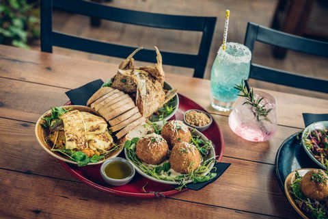 Mick O\'Sheas - Accommodation Yamba 10