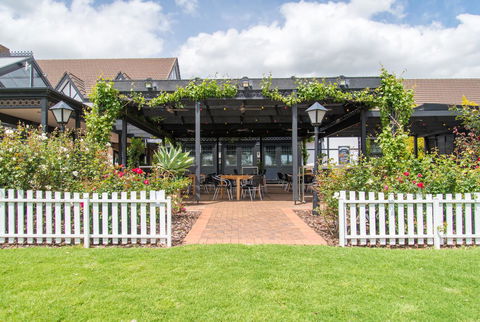 Mick O\'Sheas - Accommodation Yamba 39