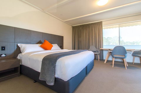 Mick O\'Sheas - Accommodation Yamba 0