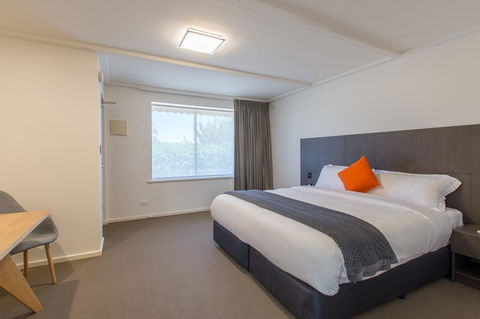 Mick O\'Sheas - Accommodation Yamba 9