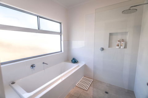 Middle River Beach House, Western House - Accommodation Yamba 12