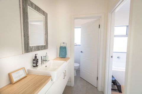 Middle River Beach House, Western House - Accommodation Yamba 13