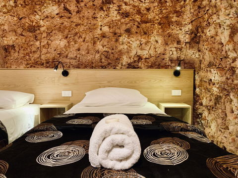 The Lookout Cave Underground Motel - Accommodation Yamba 2