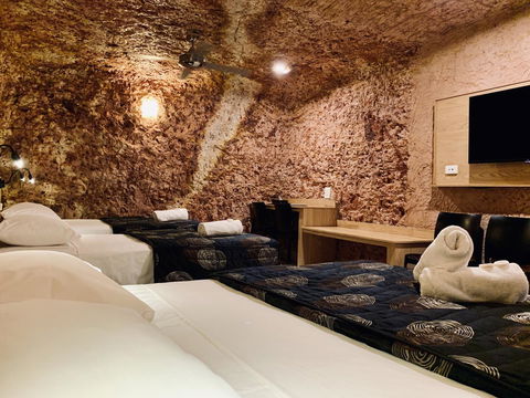 The Lookout Cave Underground Motel - Accommodation Yamba 5