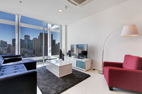 Light And Spacious, Stunning Views Of Adelaide - Accommodation Yamba 0
