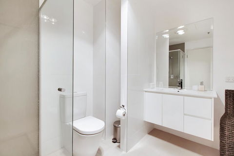 Light And Spacious, Stunning Views Of Adelaide - Accommodation Yamba 9