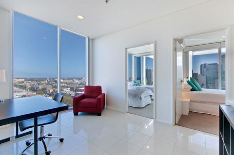 Light And Spacious, Stunning Views Of Adelaide - Accommodation Yamba 7
