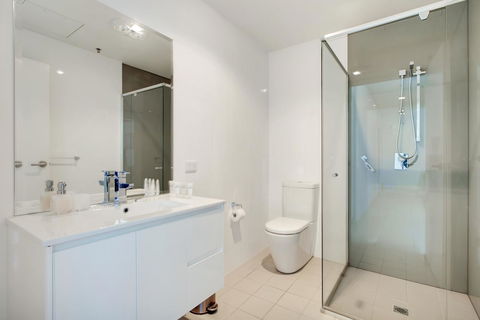 Light And Spacious, Stunning Views Of Adelaide - Accommodation Yamba 8
