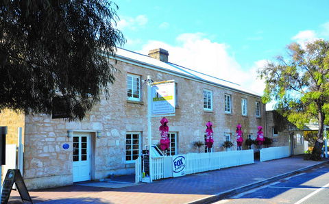 Caledonian Inn - Accommodation Yamba 1