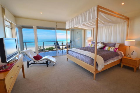 Adelaide Luxury Beach House - Accommodation Yamba 2