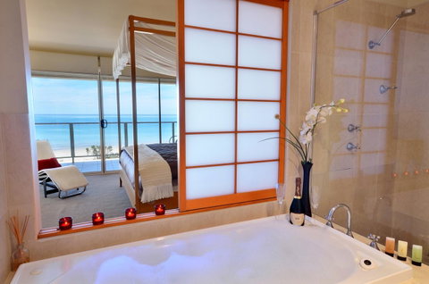 Adelaide Luxury Beach House - Accommodation Yamba 10