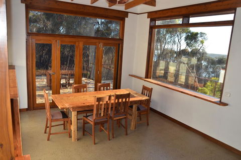 Of Stone & Wood Guesthouse - Accommodation Yamba 4