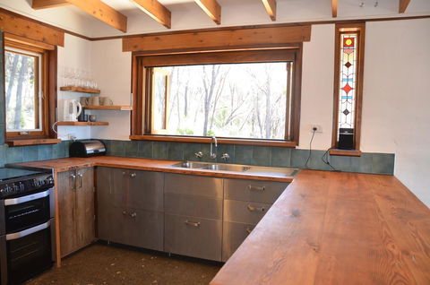 Of Stone & Wood Guesthouse - Accommodation Yamba 10