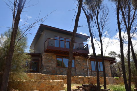 Of Stone & Wood Guesthouse - Accommodation Yamba 0