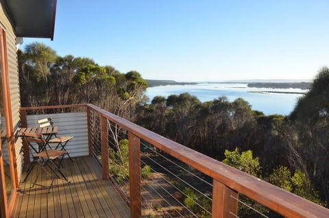 Of Stone & Wood Guesthouse - Accommodation Yamba 2