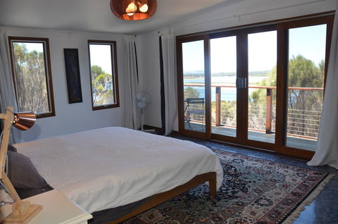 Of Stone & Wood Guesthouse - Accommodation Yamba 12
