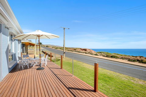 Salomon Sea Haus - Sellicks Beach - C21 SouthCoast Holidays - Accommodation Yamba 0