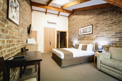 The Lodge By Manna - Accommodation Yamba 3