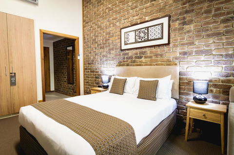 The Lodge By Manna - Accommodation Yamba 2