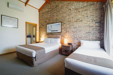 The Lodge By Manna - Accommodation Yamba 8