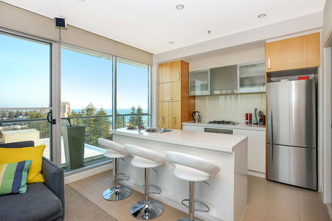 Glenelg Skyline Penthouse - Accommodation Yamba 9