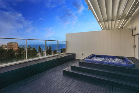 Glenelg Skyline Penthouse - Accommodation Yamba 2