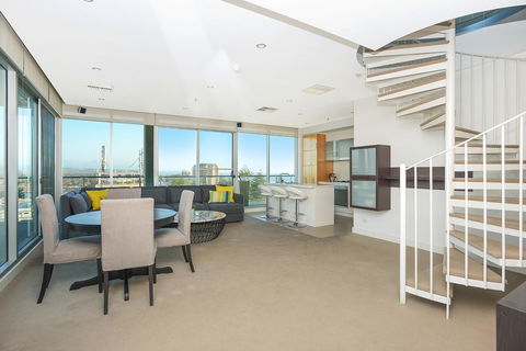 Glenelg Skyline Penthouse - Accommodation Yamba 40