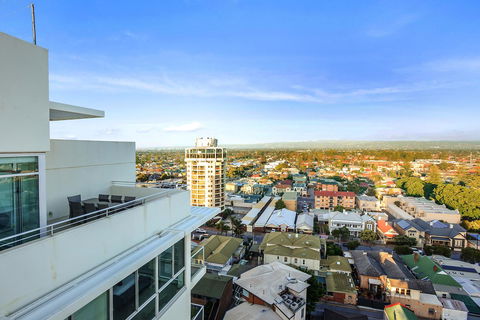 Glenelg Skyline Penthouse - Accommodation Yamba 17