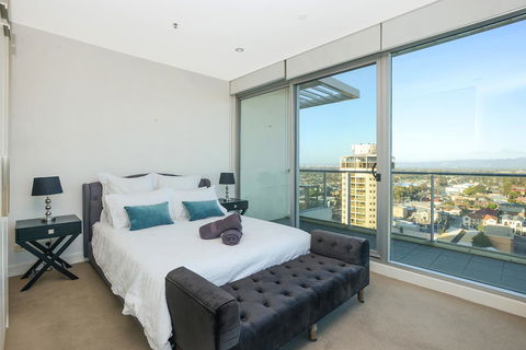 Glenelg Skyline Penthouse - Accommodation Yamba 19