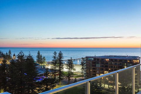 Glenelg Skyline Penthouse - Accommodation Yamba 32