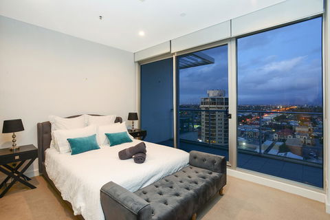 Glenelg Skyline Penthouse - Accommodation Yamba 33