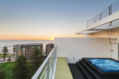 Glenelg Skyline Penthouse - Accommodation Yamba 27