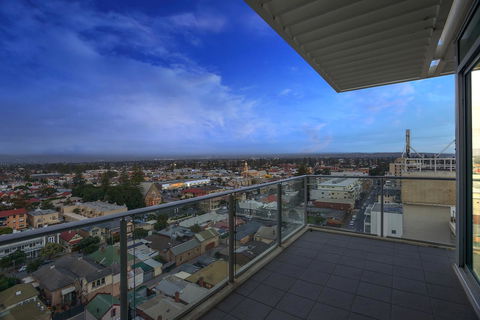 Glenelg Skyline Penthouse - Accommodation Yamba 28