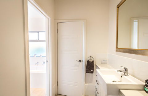 Middle River Beach House - East & West House - Accommodation Yamba 16