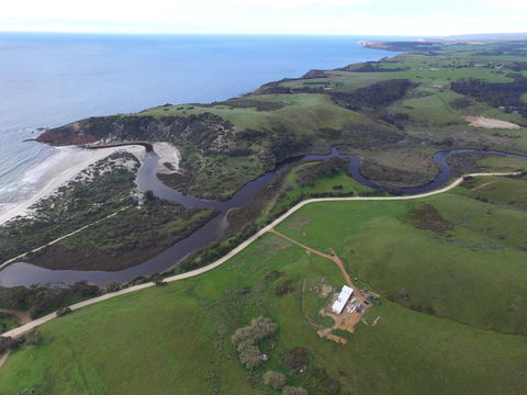 Middle River Beach House - East & West House - Accommodation Yamba 4