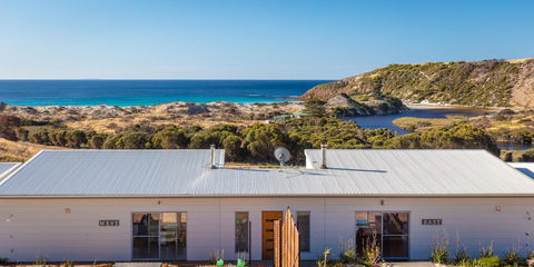 Middle River Beach House - East & West House - Accommodation Yamba 9