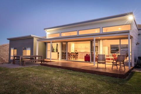 Middle River Beach House - East & West House - Accommodation Yamba 0