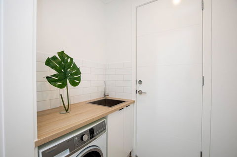 Brand New Affordable Luxury 3 Bedroom 3 Bathrooms House Close To Adelaide City, Chinatown, Beach, Adelaide Airport - Accommodation Yamba 6