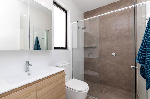 Brand New Affordable Luxury 3 Bedroom 3 Bathrooms House Close To Adelaide City, Chinatown, Beach, Adelaide Airport - Accommodation Yamba 10