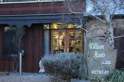 William Hunt's Retreat - Cypress Studio - Accommodation Yamba 8