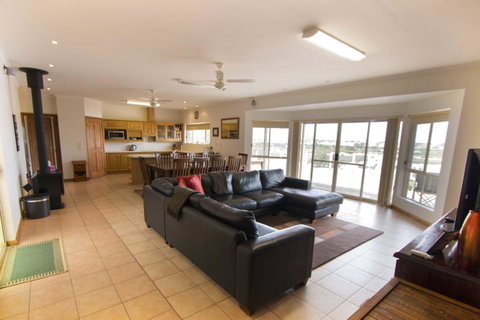 Limestone Ridge - Accommodation Yamba 4
