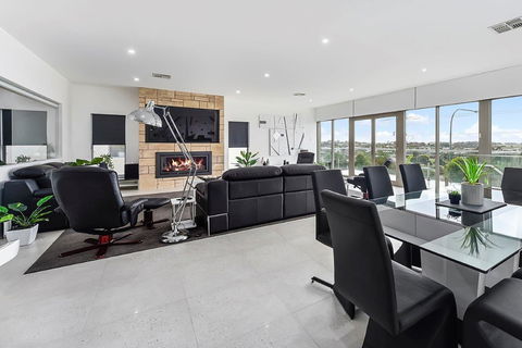 KENNEDY EXECUTIVE TOWNHOUSE - Accommodation Yamba 19